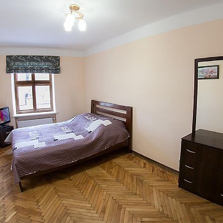 Квартира В Центрі На Вулиці Вірменській 12 Є Дві Спальні Двуспальні Ліжка Lviv Buitenkant foto